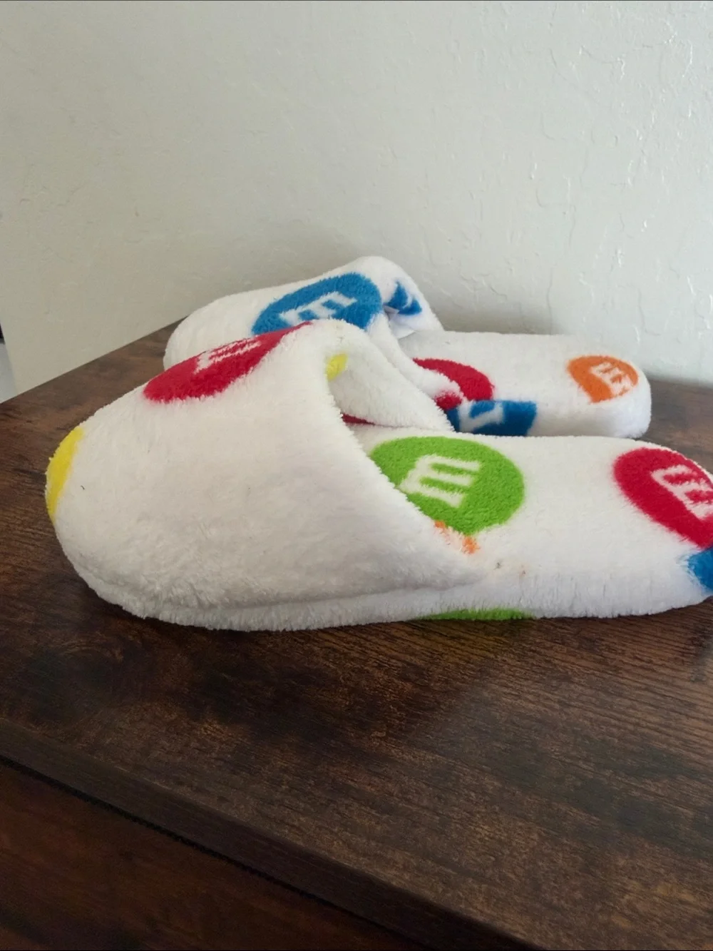 M&M'S White Plush Kids Slippers with Red, Green, Blue, Yellow, Orange M Dots